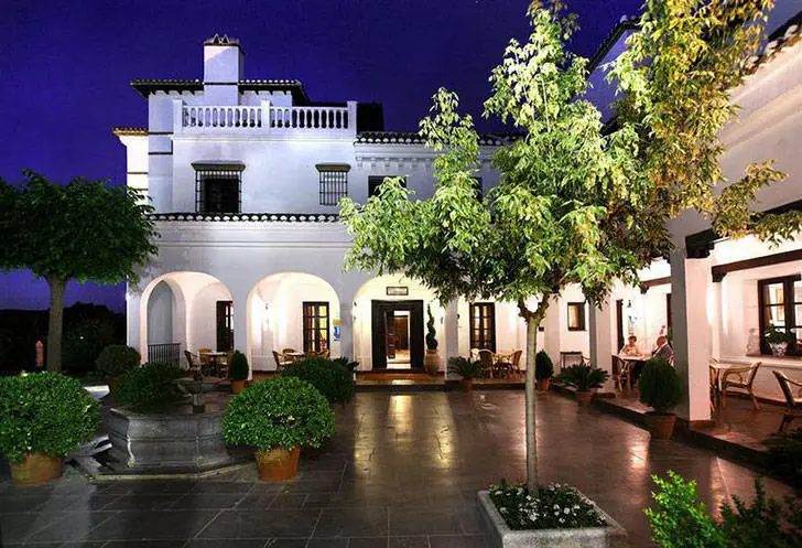 350 Hektar Glück: Unglaublicher Hotel in Spanien - Gallery image 9