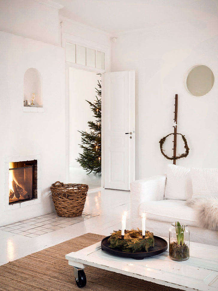 Ёлки и минимализм: праздничная атмосфера в доме в Швеции