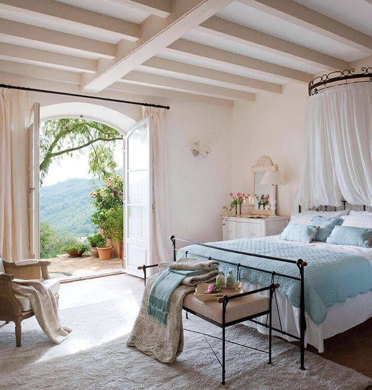 Нежный и романтичный интерьер дома в Испании