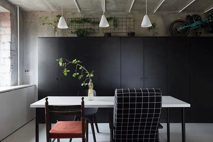 Paint Spilled on Concrete: Creative Apartment in Moscow (59 sqm) - Gallery image 5