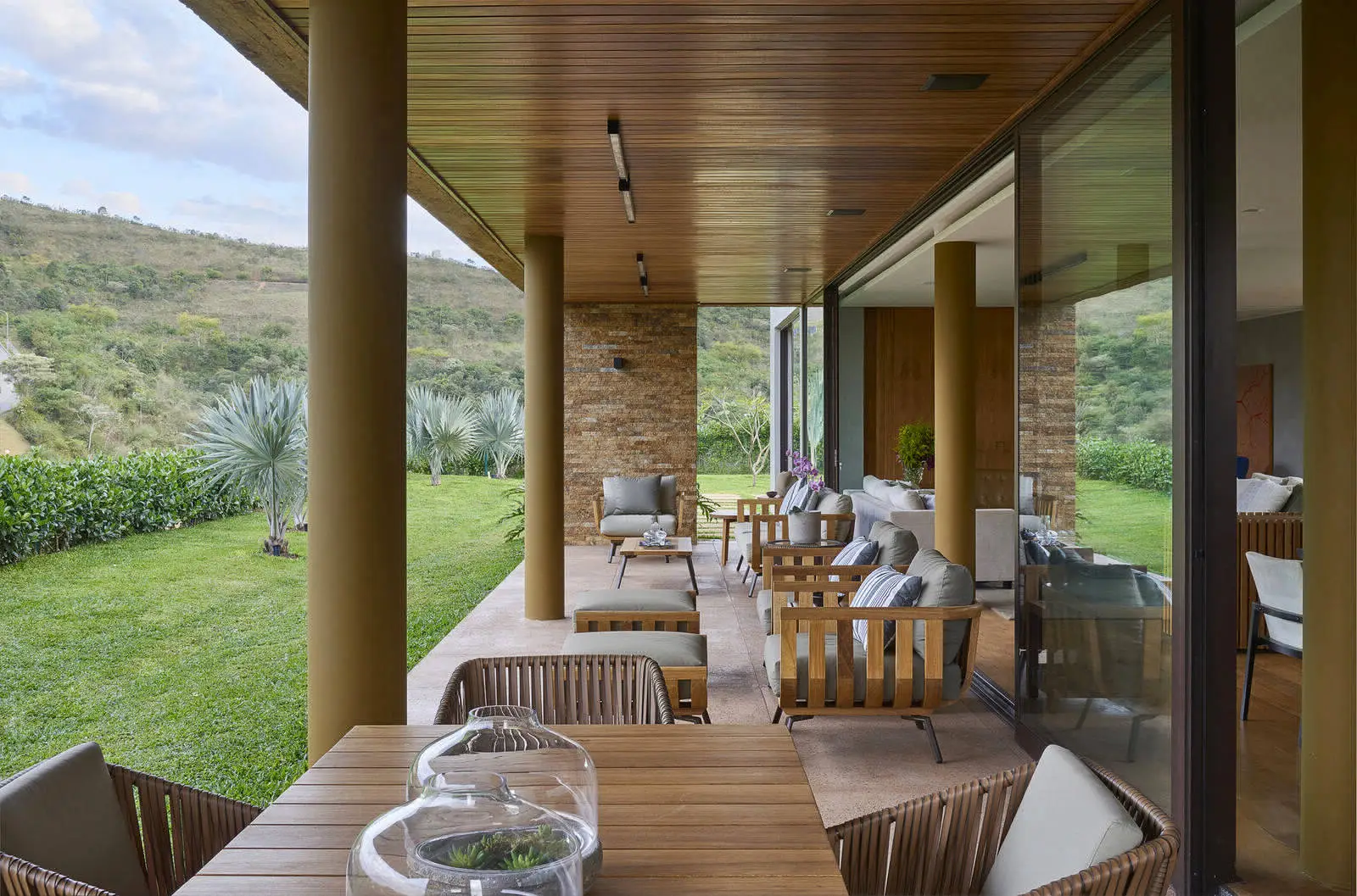Valley House Residence by David Guerra Studio in Brazil - Gallery image 10