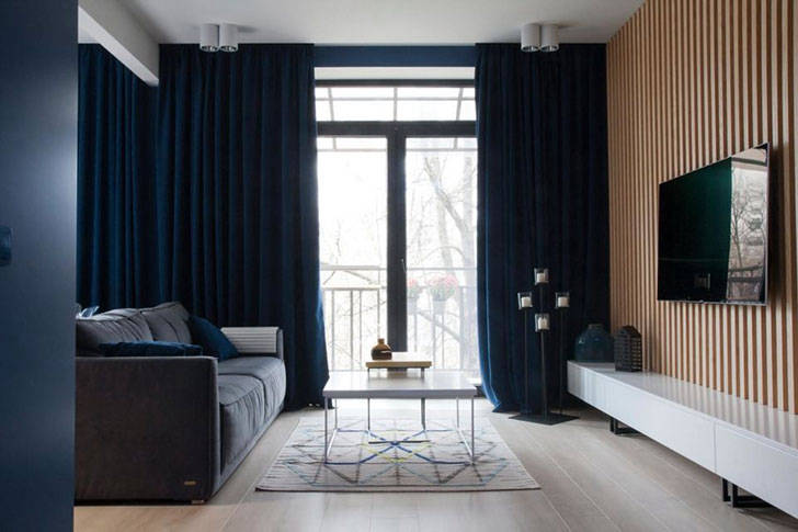 Глубокий синий: стильная небольшая квартира в Запорожье (53 кв. м)