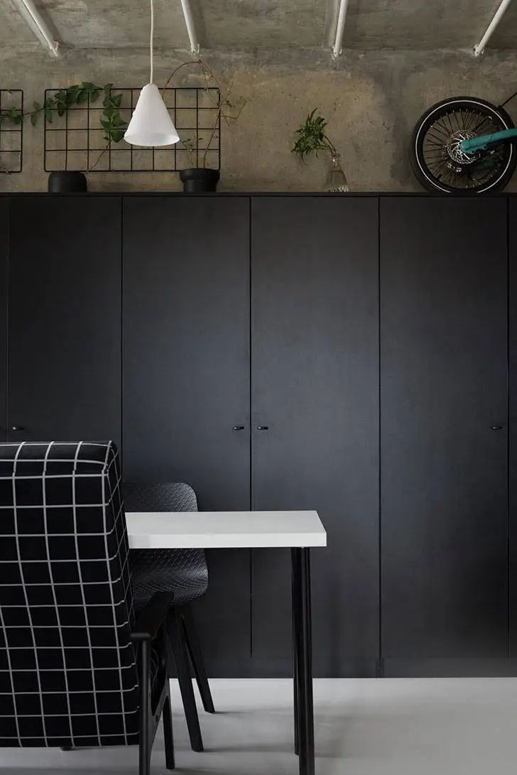 Paint Spilled on Concrete: Creative Apartment in Moscow (59 sqm) - Gallery image 4