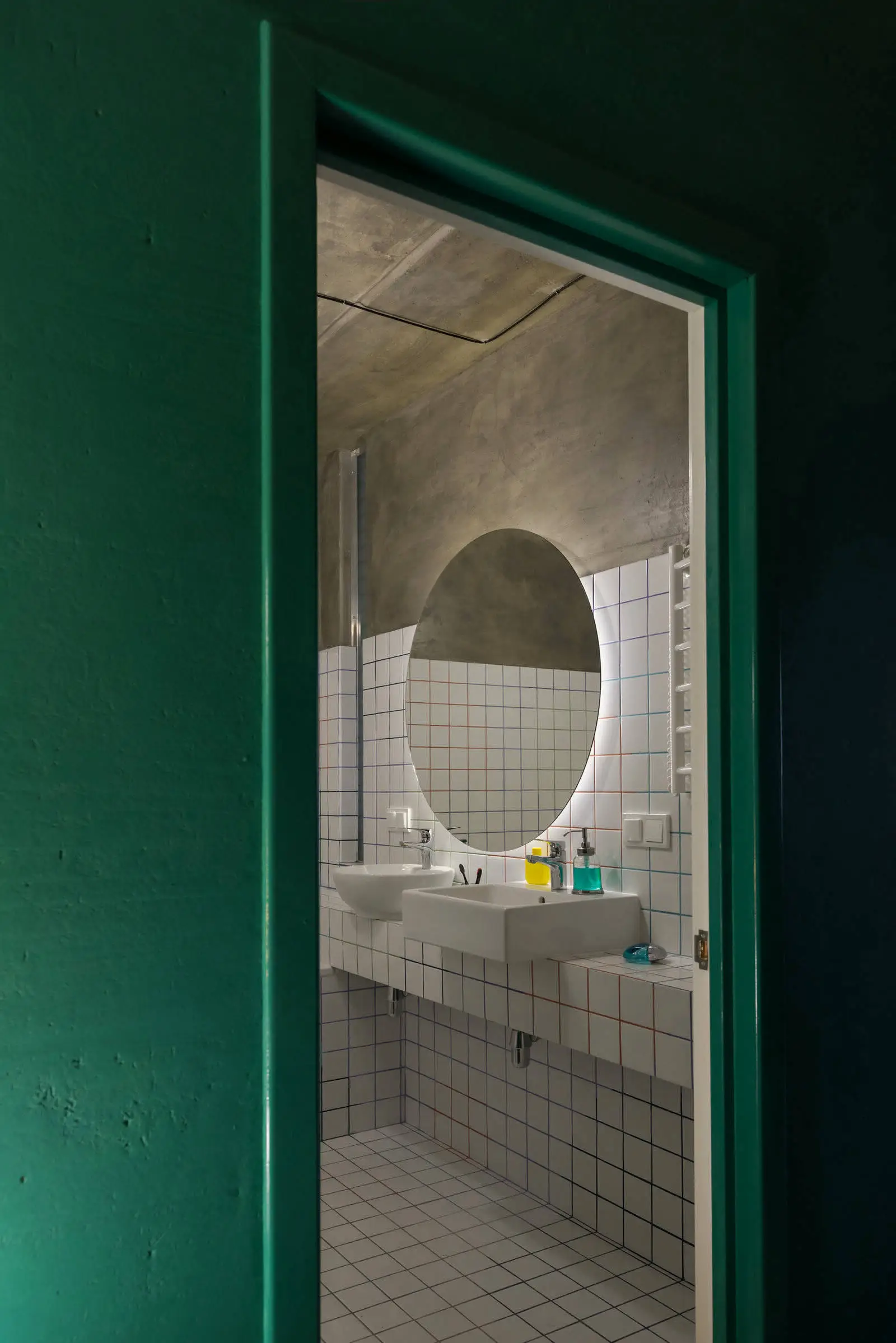 Paint Spilled on Concrete: Creative Apartment in Moscow (59 sqm) - Gallery image 10