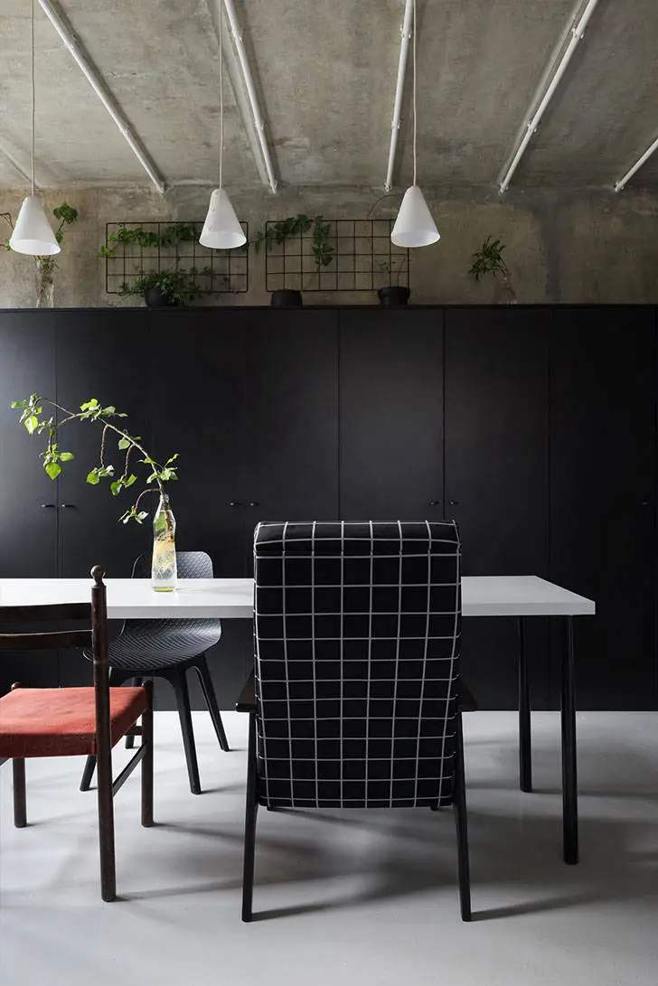 Paint Spilled on Concrete: Creative Apartment in Moscow (59 sqm) - Gallery image 1