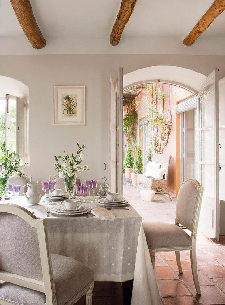 Нежный и романтичный интерьер дома в Испании
