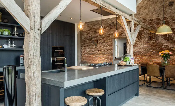 Колись фермерський будинок з коровником, сьогодні стильне житло - Gallery image 0