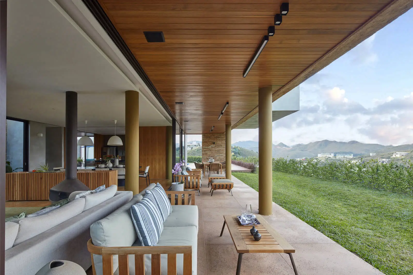 Valley House Residence by David Guerra Studio in Brazil - Gallery image 4