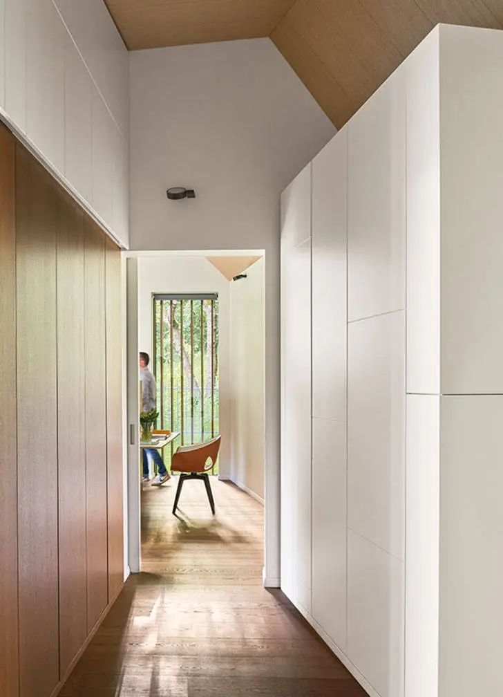 Moderne Interpretation eines Waldhauses in Vilnius - Gallery image 9