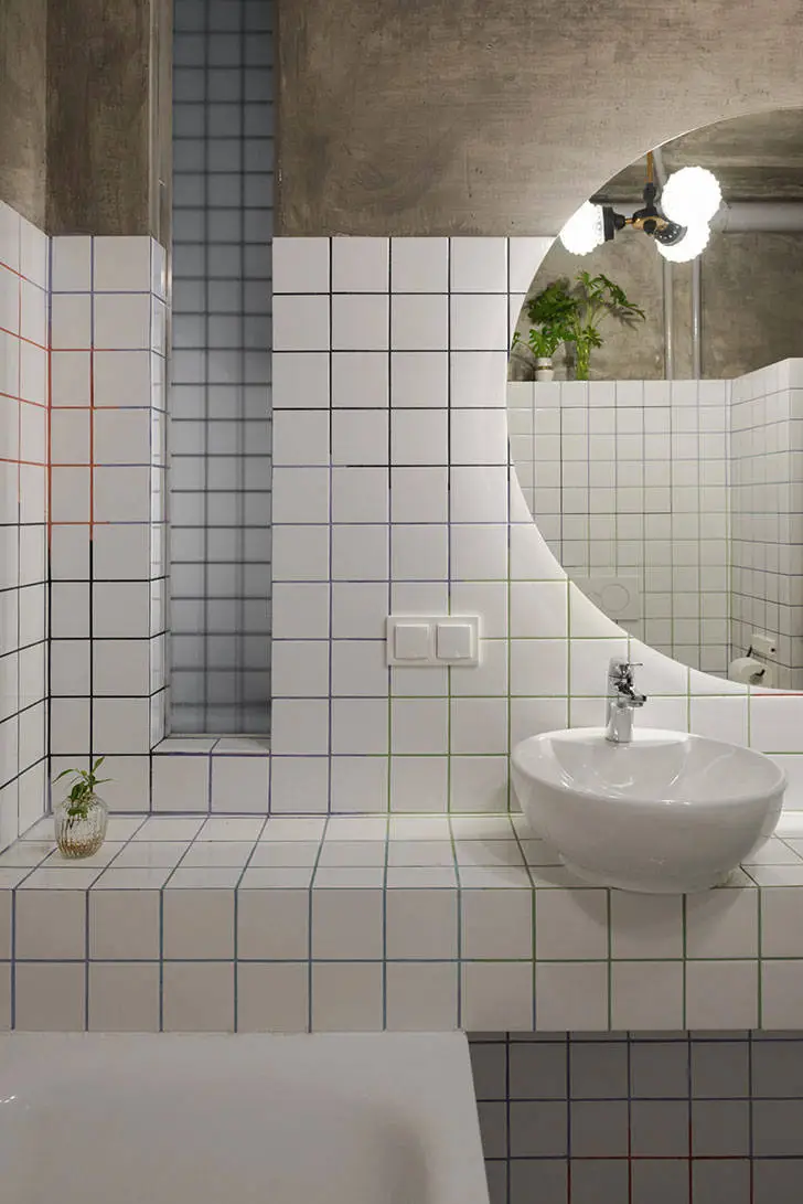 Paint Spilled on Concrete: Creative Apartment in Moscow (59 sqm) - Gallery image 17