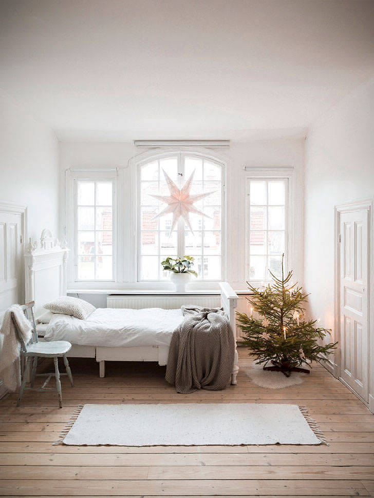 Ёлки и минимализм: праздничная атмосфера в доме в Швеции
