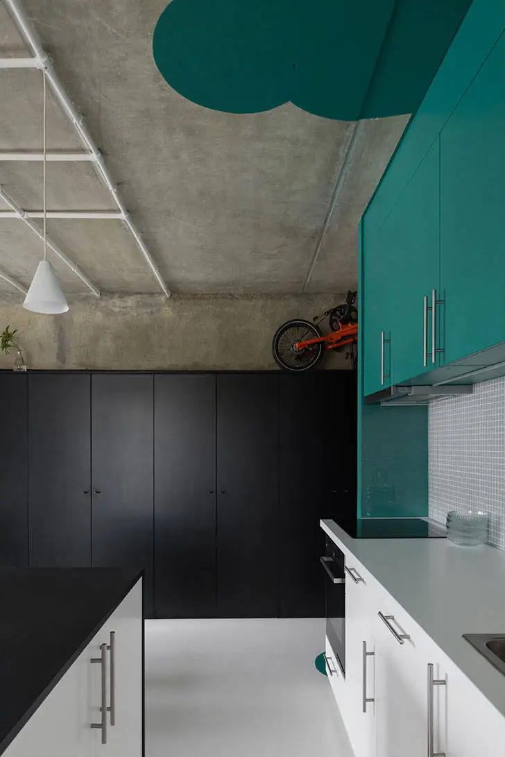 Paint Spilled on Concrete: Creative Apartment in Moscow (59 sqm) - Gallery image 3