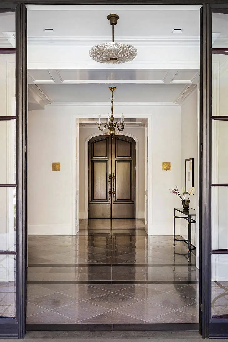 Дім у Лос-Анджелесі, вдохновлений архітектурою старої Європи - Gallery image 10