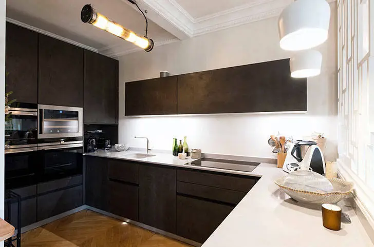 Paris Apartment with Blue Fireplace - Gallery image 7