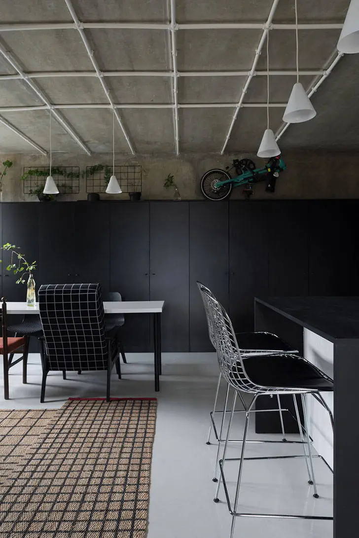 Paint Spilled on Concrete: Creative Apartment in Moscow (59 sqm) - Gallery image 19