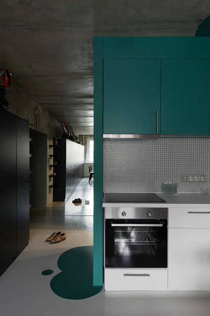 Paint Spilled on Concrete: Creative Apartment in Moscow (59 sqm) - Gallery image 2