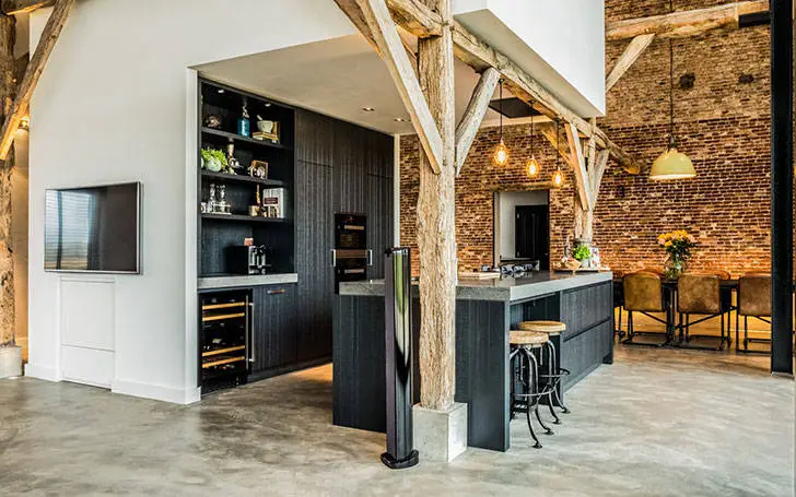 Колись фермерський будинок з коровником, сьогодні стильне житло - Gallery image 1