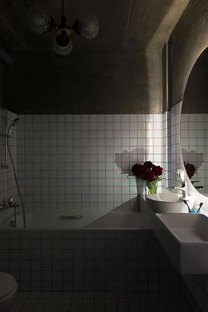 Paint Spilled on Concrete: Creative Apartment in Moscow (59 sqm) - Gallery image 15