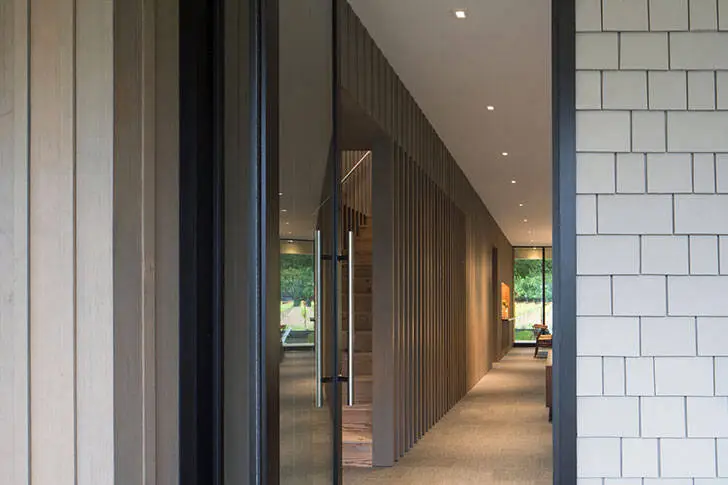 En las sombras de los viñedos y árboles frutales: casa reconstruida en California - Gallery image 7