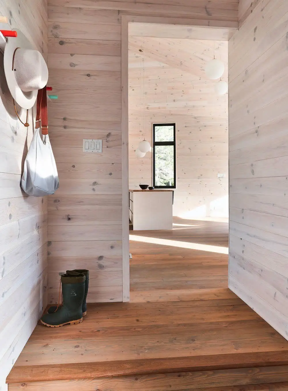 Дом на берегу тихого озера в Канаде - Gallery image 5