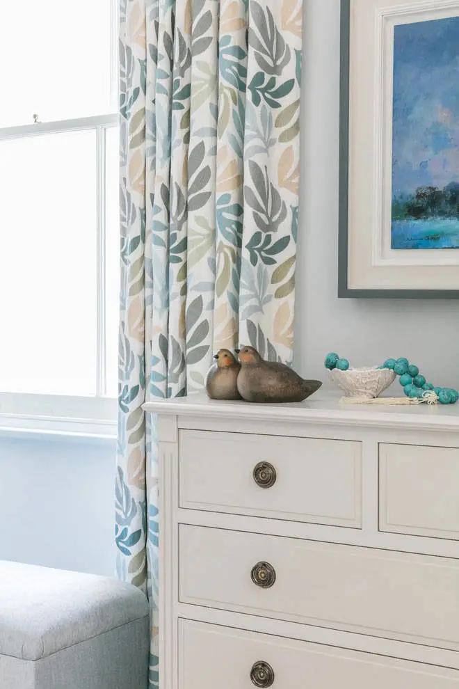 Gemütlicher englischer Interieur in pastellfarbenen Tönen - Gallery image 8