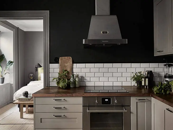 Модні темні відтінки в інтер'єрі квартири в Стокгольмі (50 кв. м) - Gallery image 3