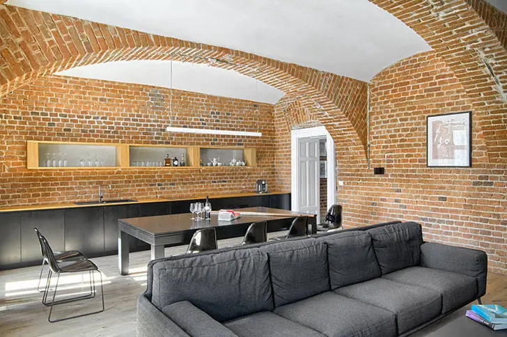 Цегляні стіни та біліардний стіл: квартира футболіста в Словенії - Gallery image 0