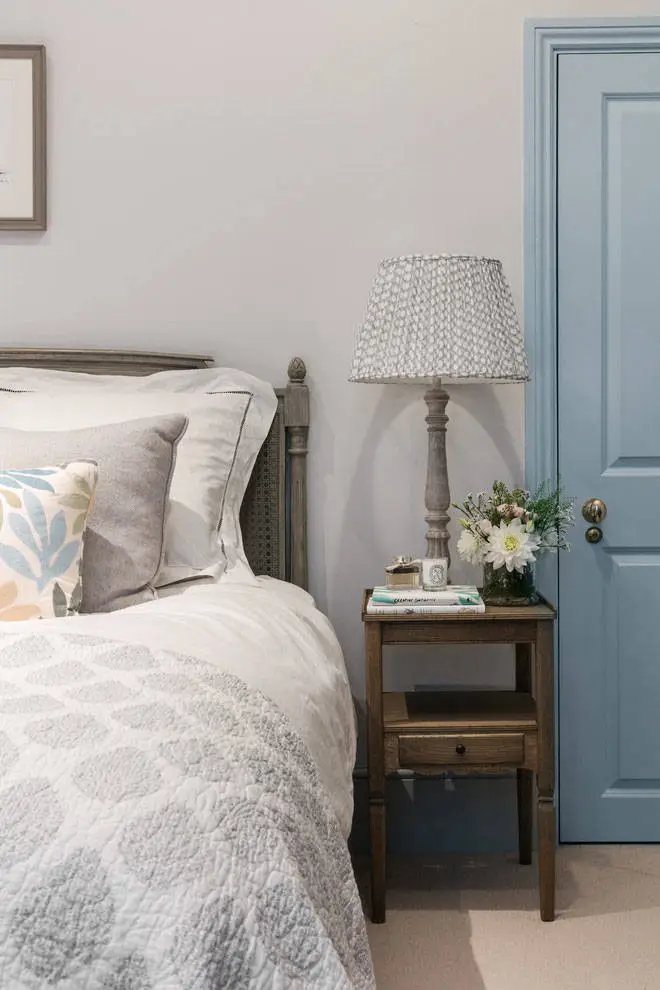 Gemütlicher englischer Interieur in pastellfarbenen Tönen - Gallery image 9