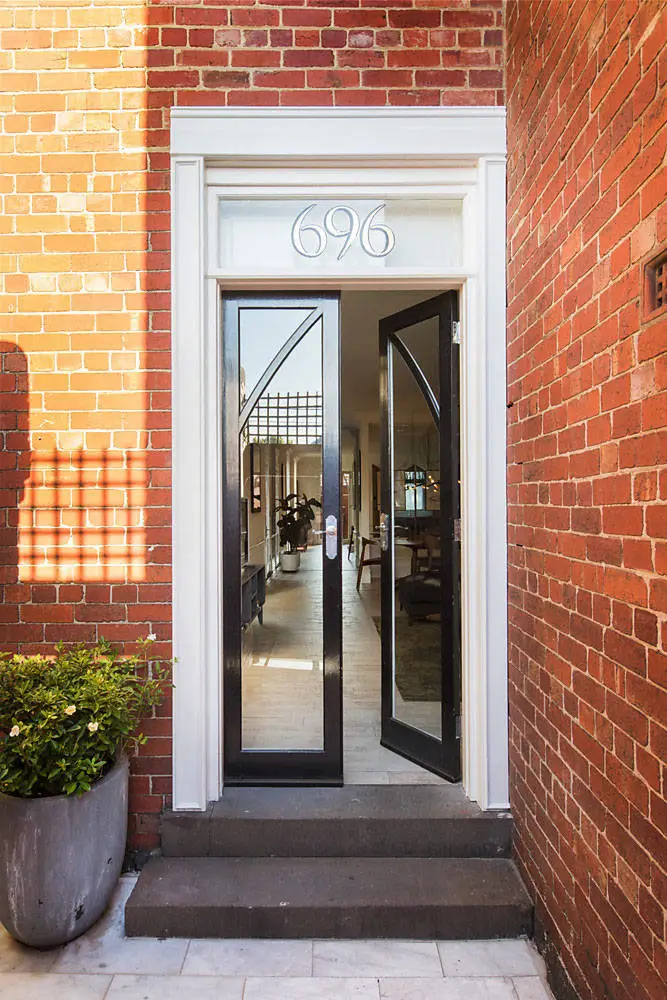 Сучасний будинок у колишньому зданні церкви в Мельбурні - Gallery image 0