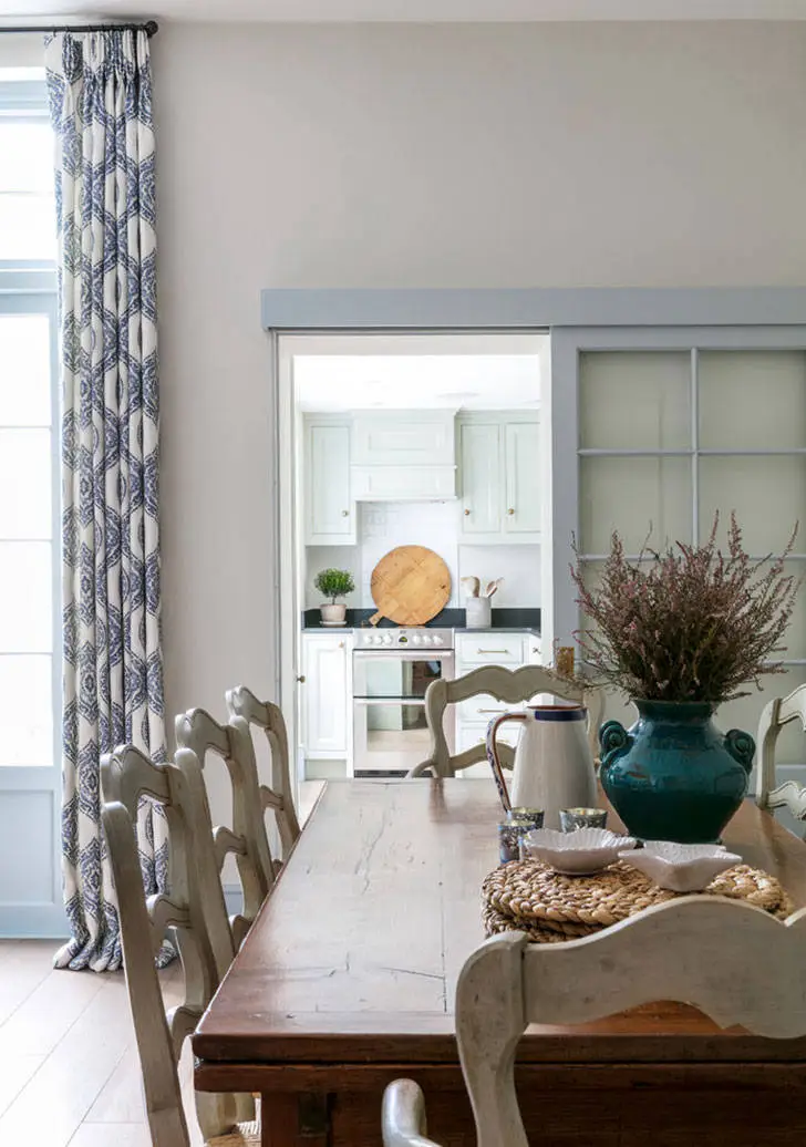 Gemütlicher englischer Interieur in pastellfarbenen Tönen - Gallery image 6