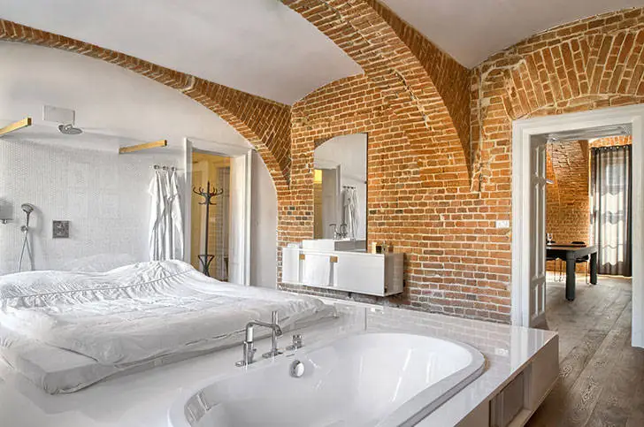 Цегляні стіни та біліардний стіл: квартира футболіста в Словенії - Gallery image 3