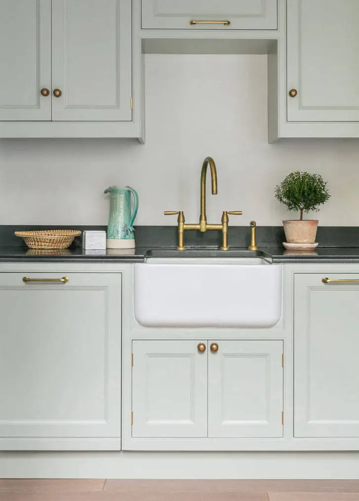 Gemütlicher englischer Interieur in pastellfarbenen Tönen - Gallery image 5