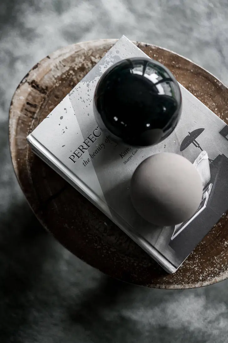 Diseño nórdico sueco con tonos oscuros - Gallery image 7