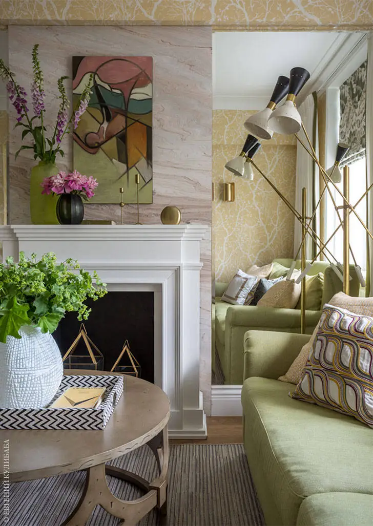 Весняні мотиви в сталінці: квартира дизайнера в Москві (74 кв. м) - Gallery image 0