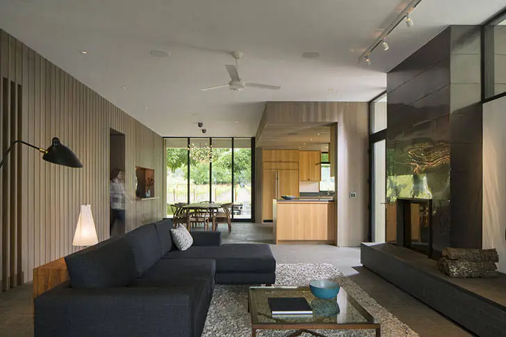 En las sombras de los viñedos y árboles frutales: casa reconstruida en California - Gallery image 0