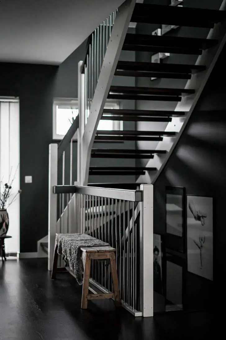 Diseño nórdico sueco con tonos oscuros - Gallery image 4