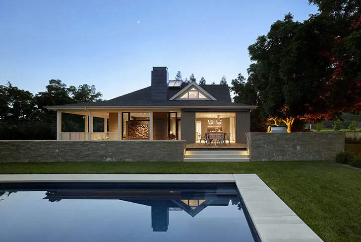 En las sombras de los viñedos y árboles frutales: casa reconstruida en California - Gallery image 15