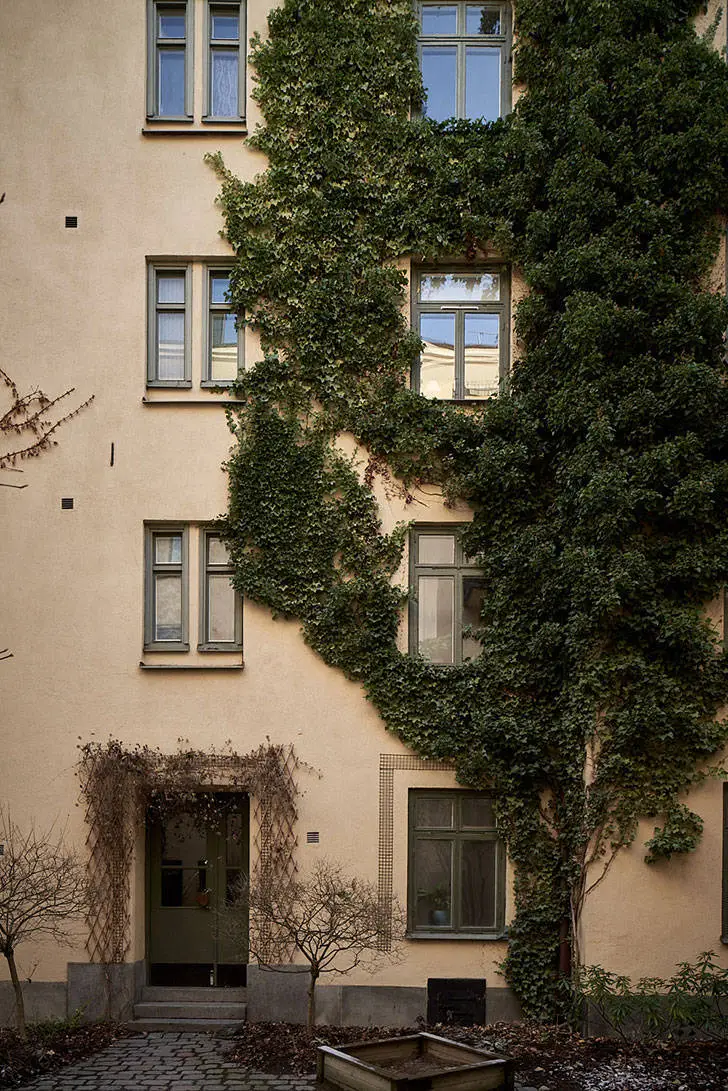 Модні темні відтінки в інтер'єрі квартири в Стокгольмі (50 кв. м) - Gallery image 15