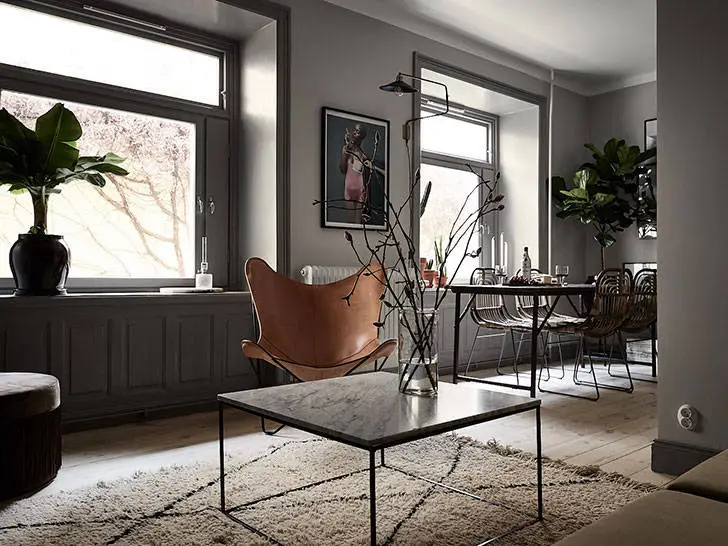 Модні темні відтінки в інтер'єрі квартири в Стокгольмі (50 кв. м) - Gallery image 0