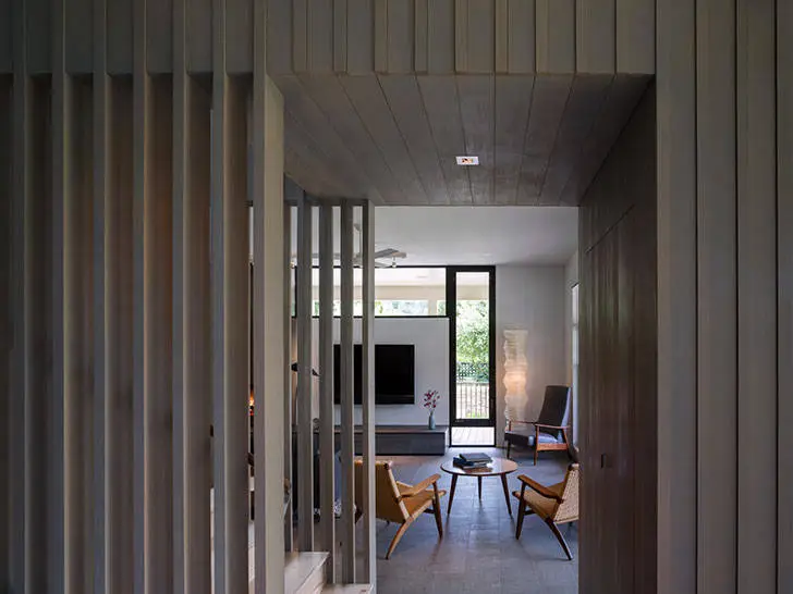 En las sombras de los viñedos y árboles frutales: casa reconstruida en California - Gallery image 6