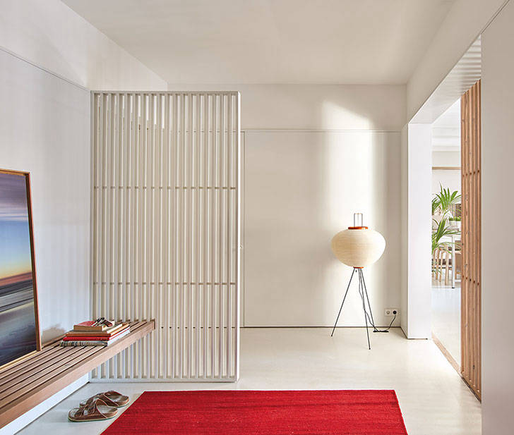 Светлая квартира с интересными дизайнерскими решениями в Барселоне