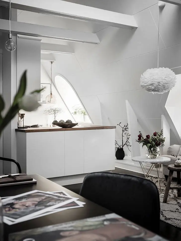 Czarno-biała studio na ostatnim piętrze (31 m²) - 12