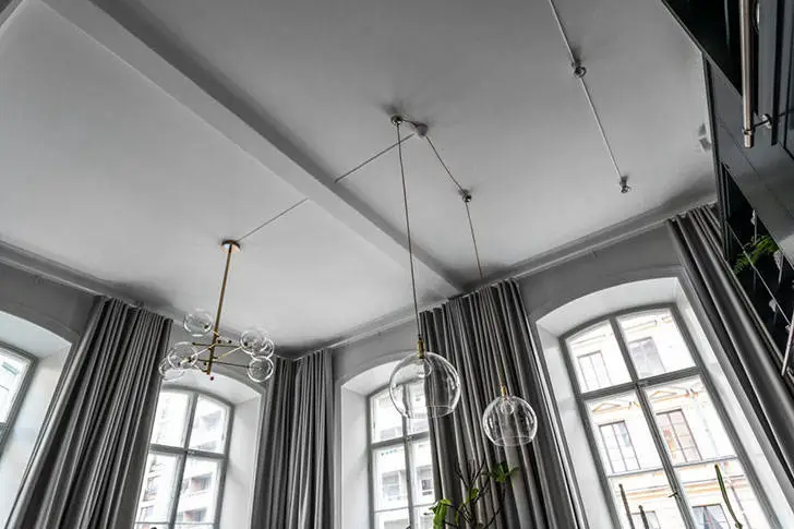 Розкішні вікна та багато повітря: квартира у колишньому будинку Інституту (73 кв. м) - Gallery image 2