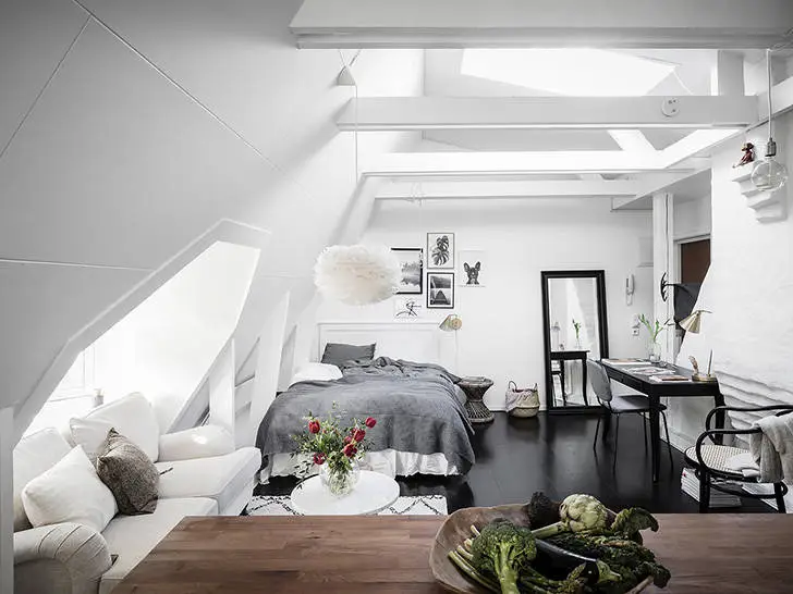 Czarno-biała studio na ostatnim piętrze (31 m²) - 5