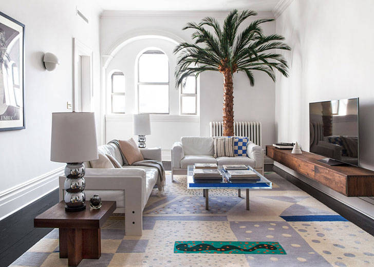 Пальма в гостиной и стильная плитка: эклектичные апартаменты в пригороде Нью-Йорка