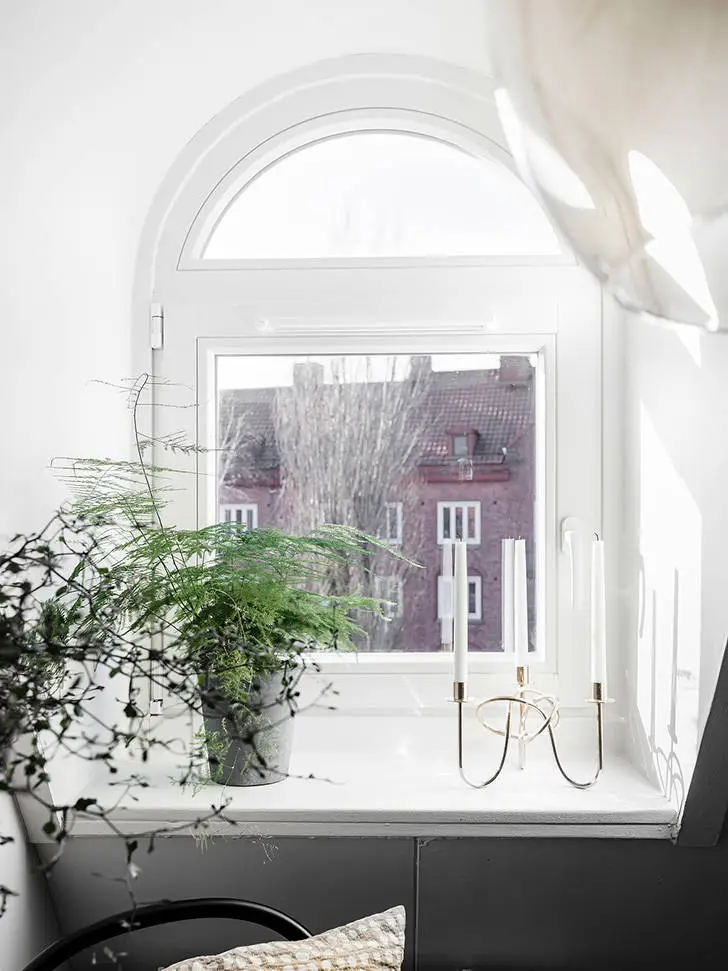 Czarno-biała studio na ostatnim piętrze (31 m²) - 17