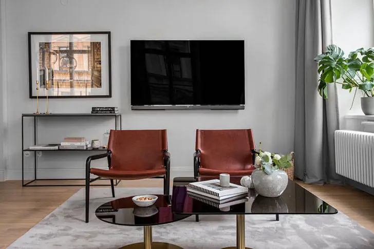 Розкішні вікна та багато повітря: квартира у колишньому будинку Інституту (73 кв. м) - Gallery image 7