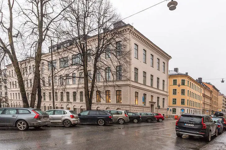 Розкішні вікна та багато повітря: квартира у колишньому будинку Інституту (73 кв. м) - Gallery image 18