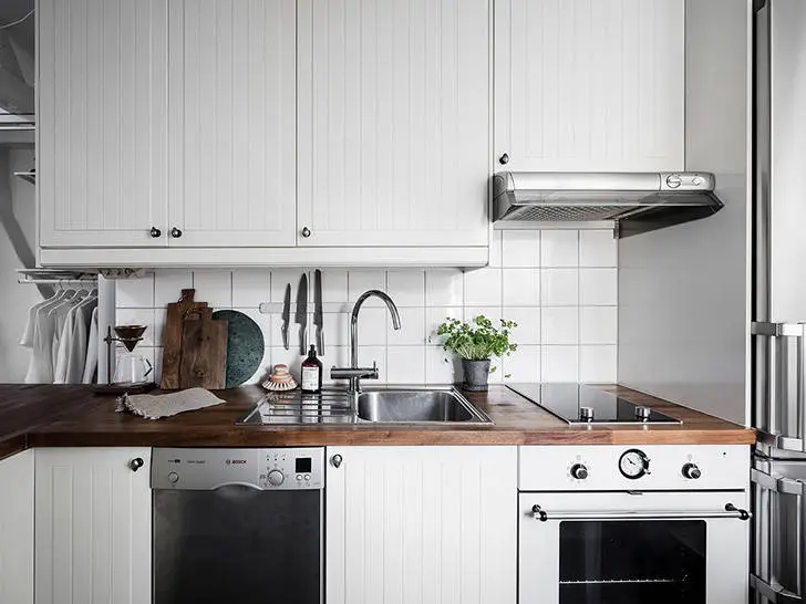 Czarno-biała studio na ostatnim piętrze (31 m²) - 15