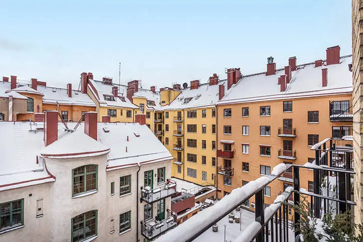 Компактная квартира с антресольной спальней (31 кв. м)